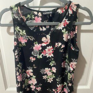 Express Lightweight Camisole w/ Back Slit - Black Floral, Size XS